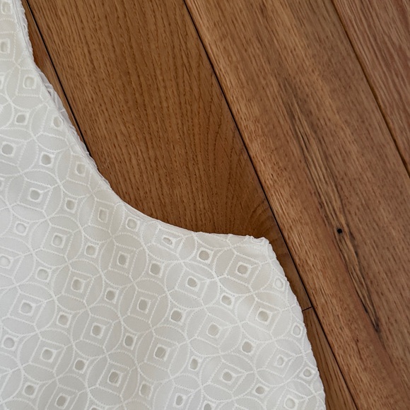 EUC Lilly Pulitzer White Eyelet Dress - Picture 6 of 9